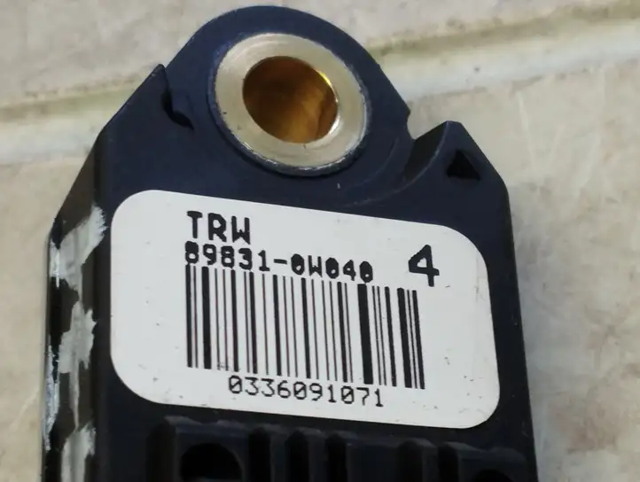 Lexus IS 220D-250-350 (2005 - 2010) 898310W040 Датчик удара SRS — фото 2