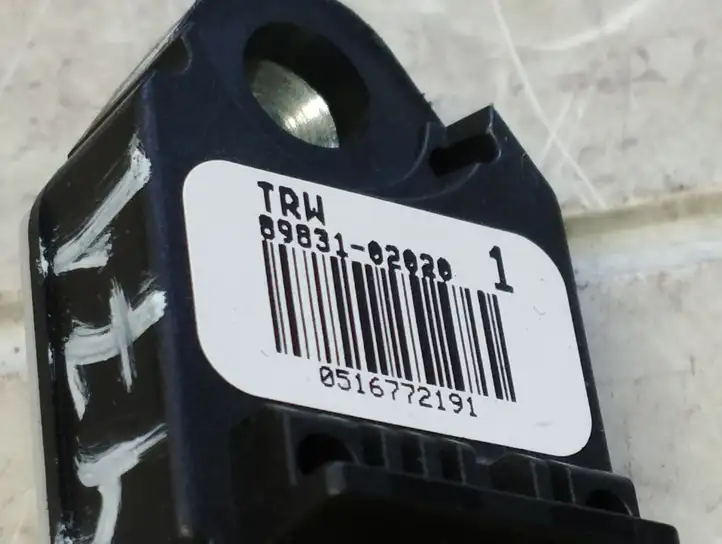 Lexus IS 220D-250-350 (2005 - 2010) 8983102020 Датчик удара SRS — фото 2
