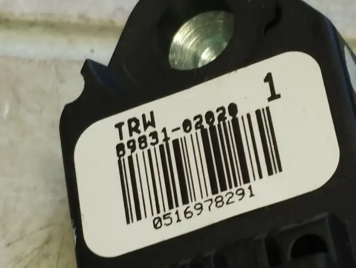 Lexus IS 220D-250-350 (2005 - 2010) 8983102020 Датчик удара SRS — фото 2