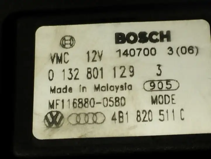 Audi A6 S6 C5 4B (1997 - 2001) 4B1820511C Двигатель задвижки потока воздуха — фото 2