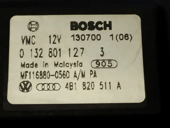 Audi A6 S6 C5 4B (1997 - 2001) 4B1820511A Двигатель задвижки потока воздуха — фото 2