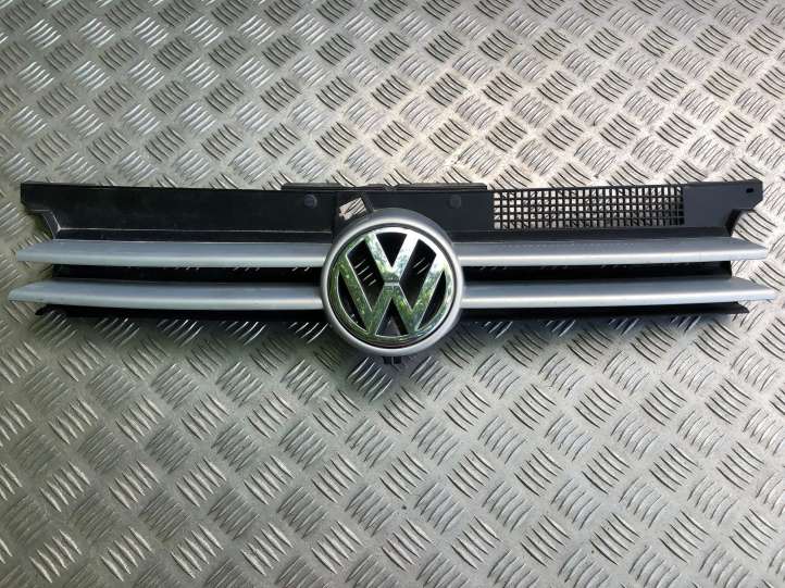 1J0853655D Volkswagen Golf IV Grotelės priekinės