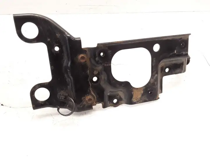 Mazda 2. (2007 - 2010)   Платформа крепления аккумулятора