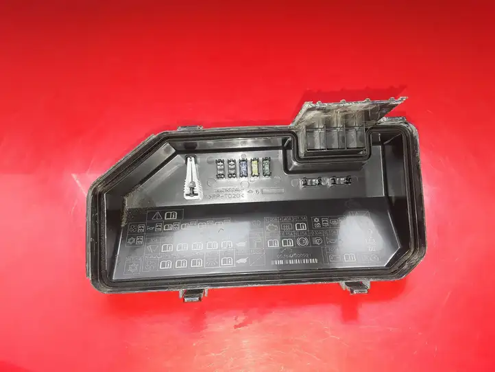 Honda Accord (2008 - 2016) 053641000521 Крышка ящика предохранителей — фото 3
