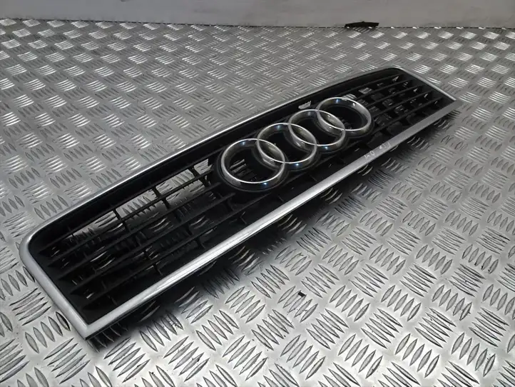 Audi A6 S6 C5 4B (2001 - 2004) 4B0853651F Верхняя решетка радиатора — фото 1