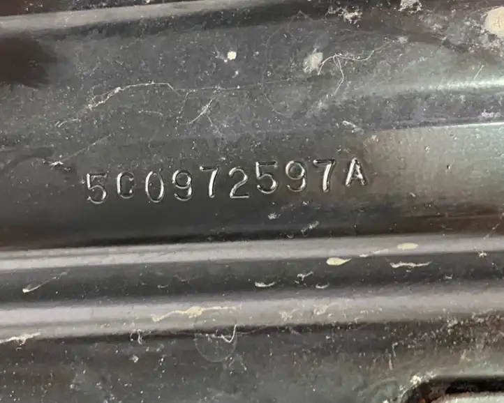 Volkswagen Jetta VI (2011 - 2018)  5C0972597A Кронштейн аккумулятора гибридного / электрического автомобиля