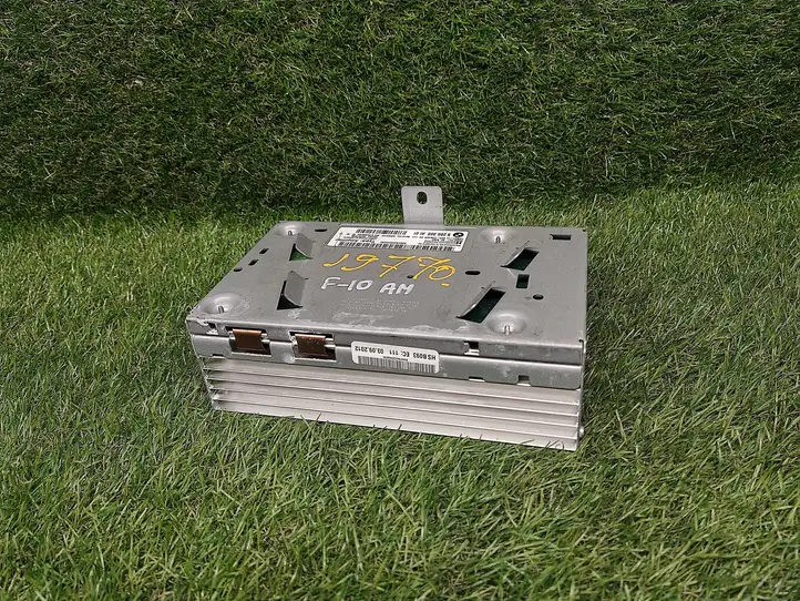 BMW 5 F10 F11 (2009 - 2016)  9266355 Звукоусилитель