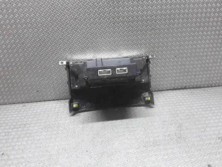 Toyota Corolla Verso AR10 (2004 - 2009) 559000F030 Блок управления климат-контролем — фото 2