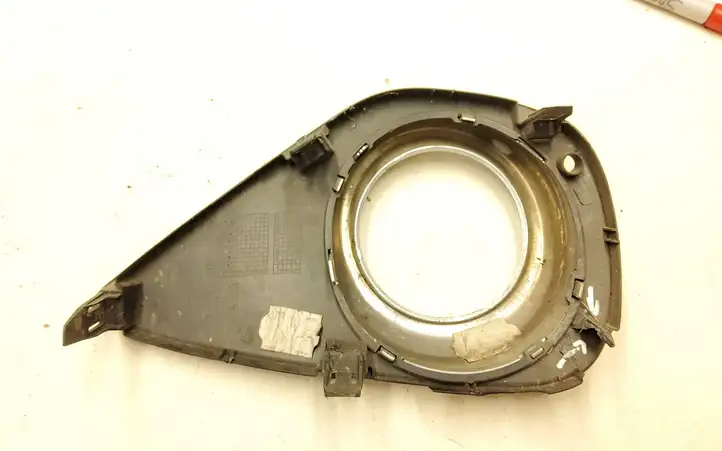 Toyota Yaris (2014 - 2019) 814820D270 Решетка противотуманной фары — фото 3