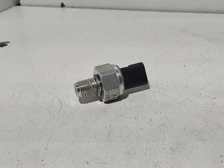 Chevrolet Cruze II (2016 - ) 12637356 Датчик давления масла двигателя — фото 1