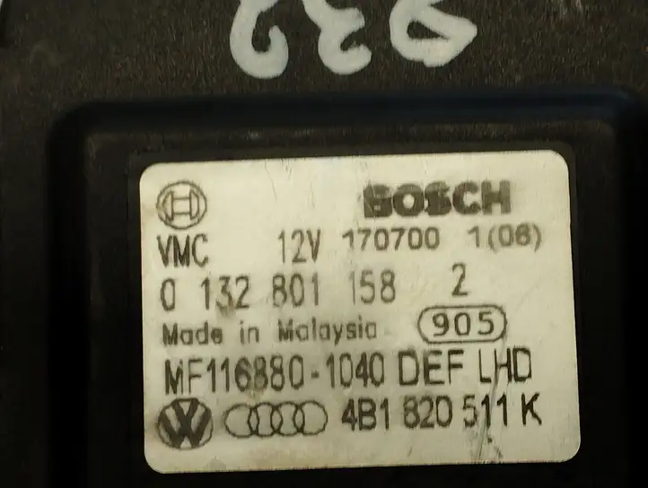 Audi A6 S6 C5 4B (1997 - 2001) 4B1820511K Двигатель задвижки потока воздуха — фото 2