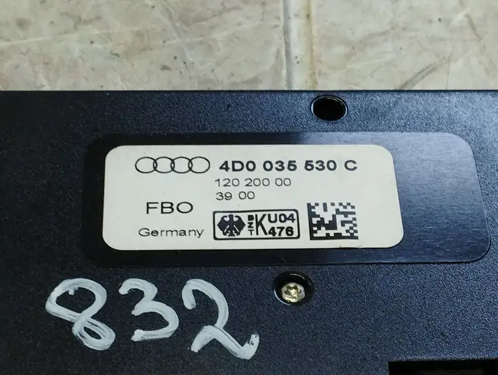 Audi A6 S6 C5 4B (1997 - 2001) 4D0035530C Усилитель антенны — фото 2
