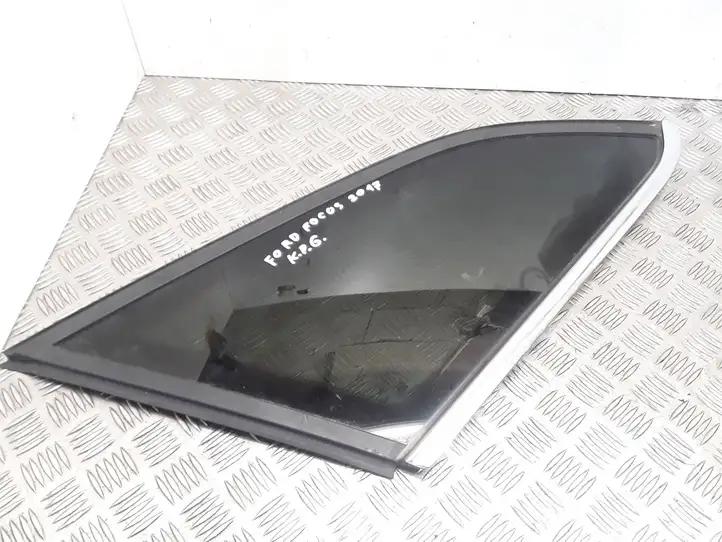 Ford Focus (2015 - 2019) BM51N297B01N Заднее боковое стекло — фото 1