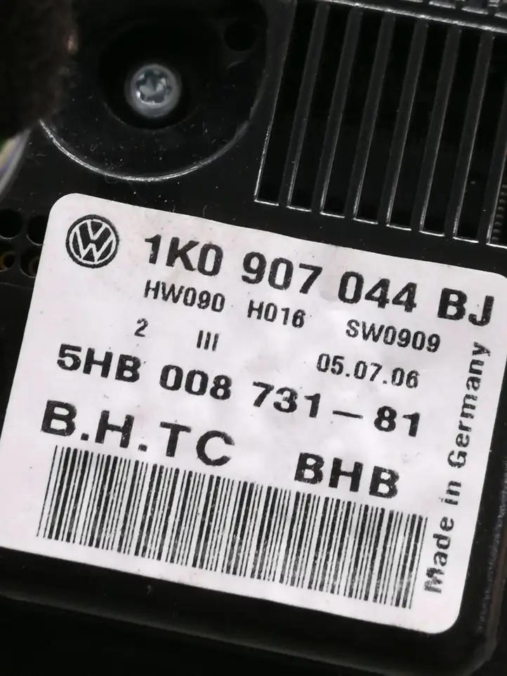Volkswagen Golf V (2003 - 2009) 1K0907044BJ Блок управления климат-контролем — фото 3