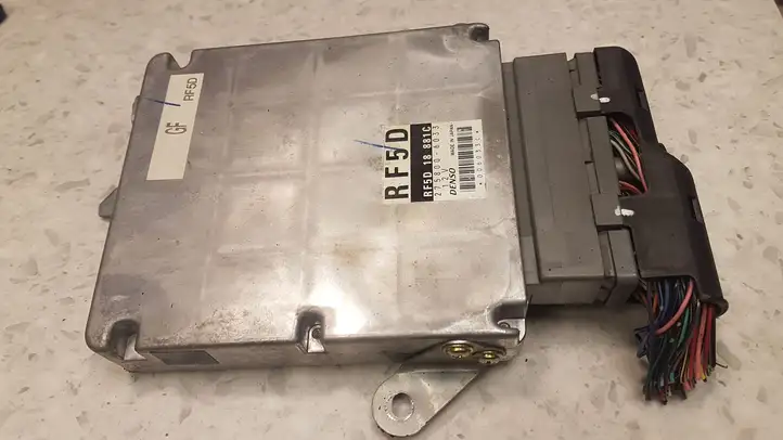 Mazda 6. (2002 - 2005)  2758006033 Блок управления двигателя