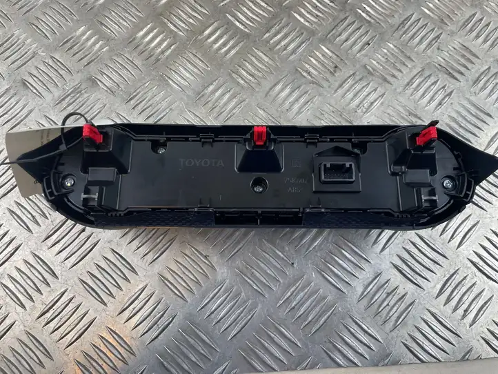 Toyota RAV 4 (XA50) (2018 - ) 75K607 Блок управления климат-контролем — фото 3