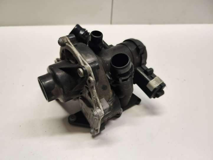 Audi A4 (2015 - 2019)  06L121111J Водяной насос