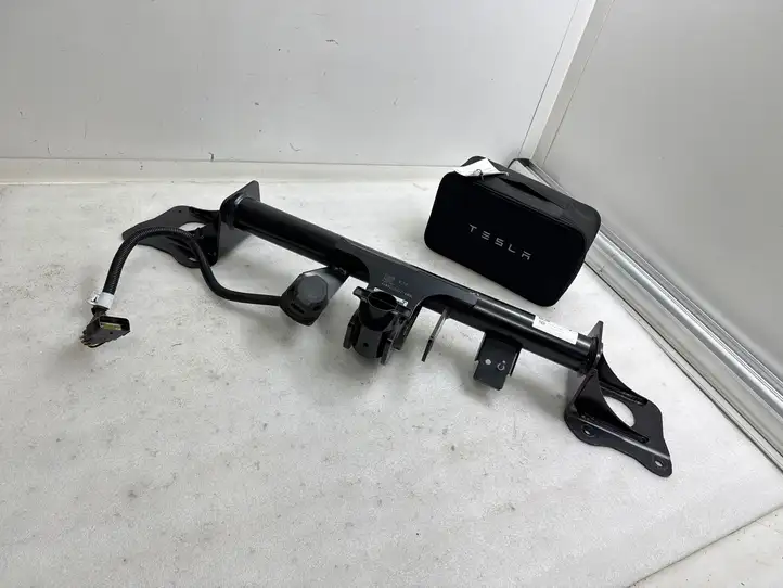 Tesla Model Y (2019 - 2024) 151441100I Комплект буксировочного крюка — фото 1