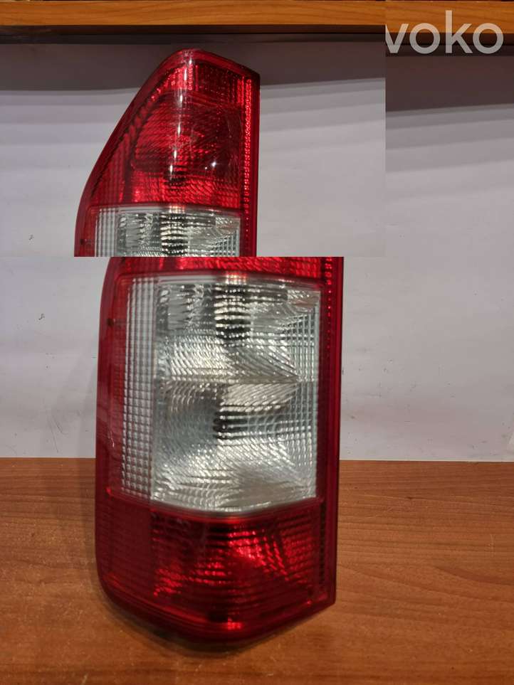 Mercedes-Benz Sprinter W901 W902 W903 W904 (1995 - 2007)  11A566B Задний фонарь в кузове