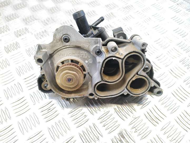 Volkswagen Golf VII (2013 - 2019)  04E121042A Водяной насос