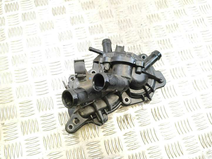 Volkswagen Golf VII (2013 - 2019)  04E121042A Водяной насос