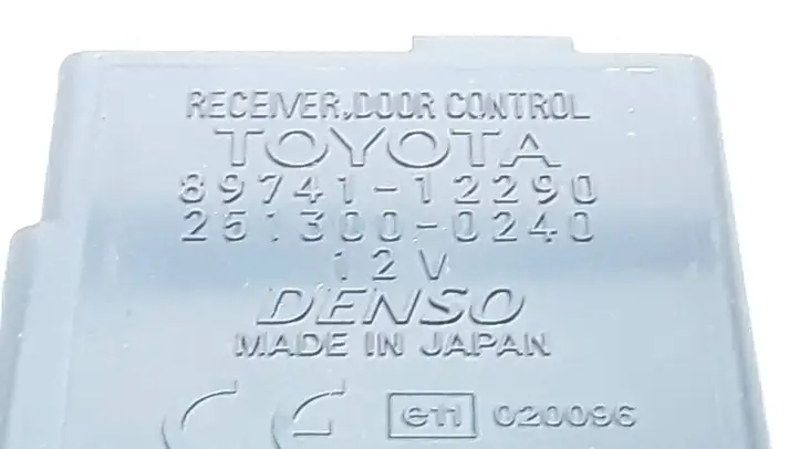 Toyota Corolla E120 E130 (2000 - 2004) 8974112290 Блок управления дверью — фото 2