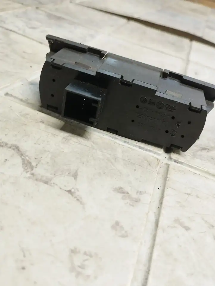 Volkswagen Touareg I (2002 - 2010)  7L6927225C Включатель системы стабильности (ESP)