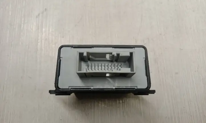 Audi A3/S3 8P (2004 - 2008) 8P0907357 Блок управления светом — фото 3