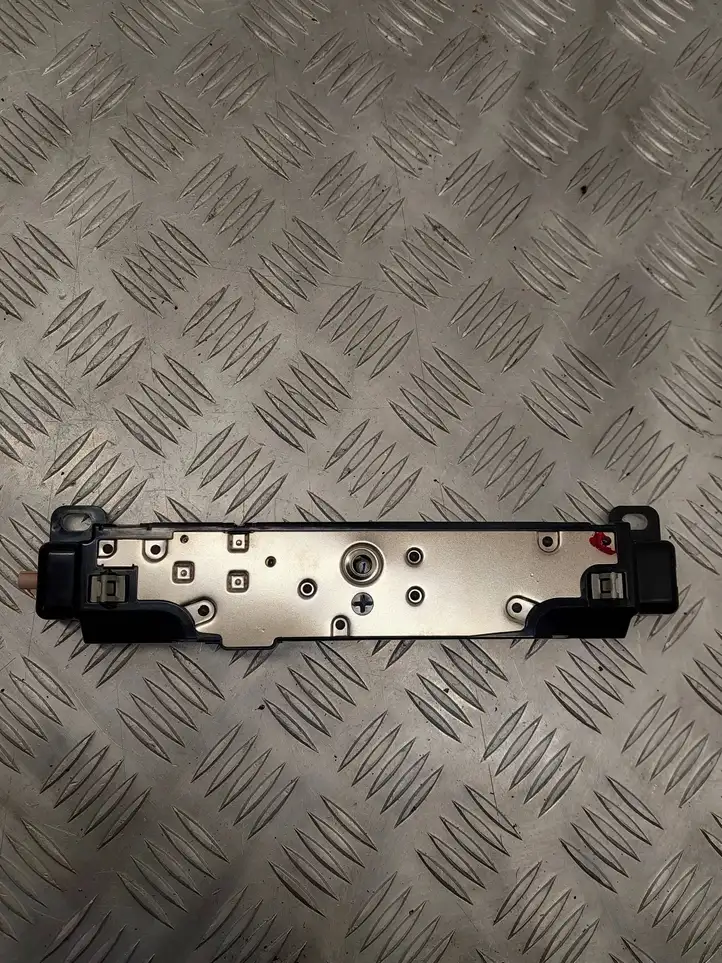 Tesla Model 3 (2017 - 2023) 158560100E Антенна Bluetooth — фото 4