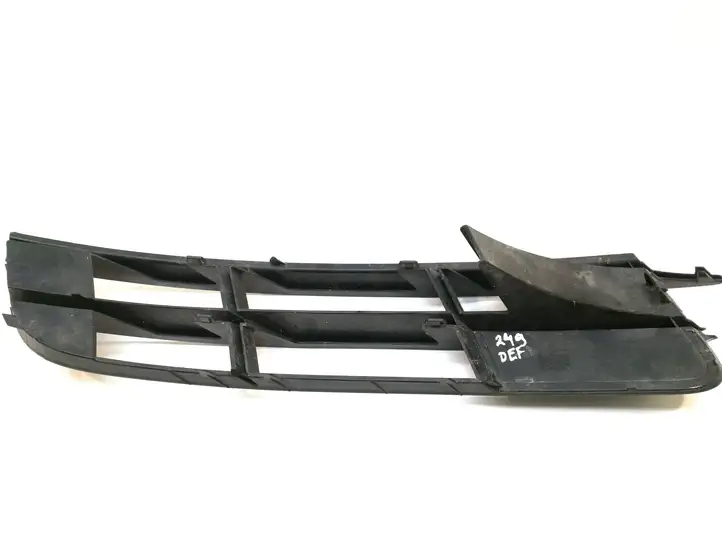 Audi Q7 (2005 - 2009)  4L0807681 Нижняя решётка (из трех частей)
