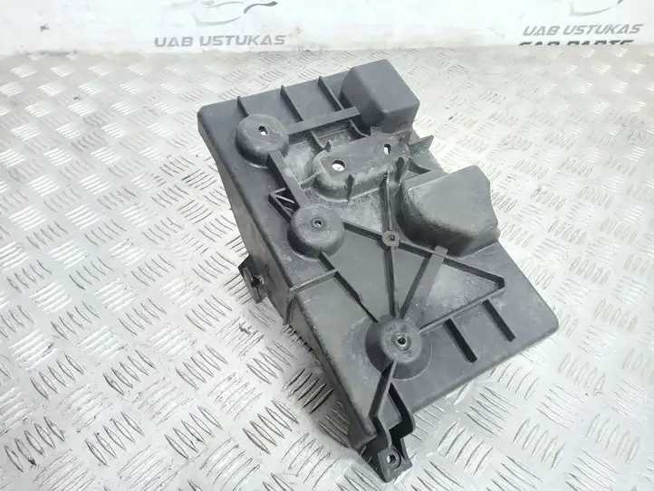 Mazda CX-7 (2009 - 2014)  EH6456041 Платформа крепления аккумулятора