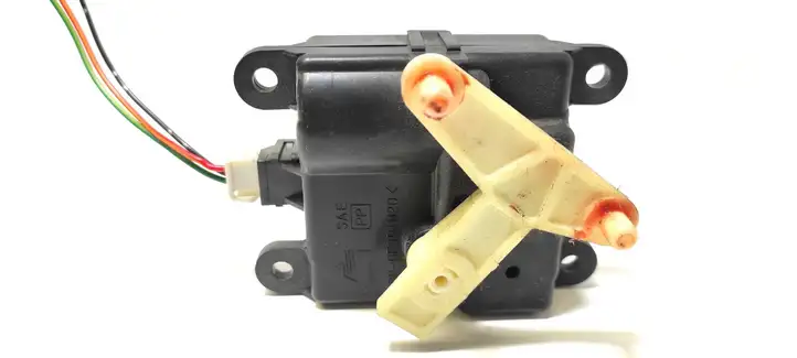 Nissan Primera (2001 - 2008) 3T05030820 Двигатель задвижки потока воздуха — фото 3