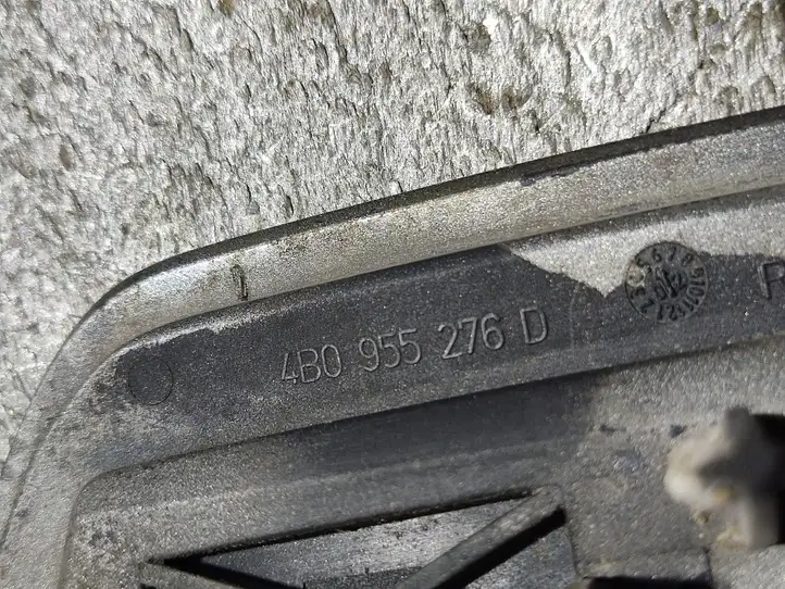 Audi A6 S6 C5 4B (2001 - 2004) 4B0955276D Крышка омывателя фар — фото 3
