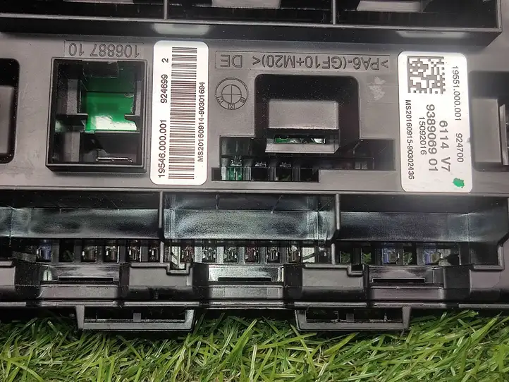 BMW 3 F30 F35 F31 (2012 - 2018)  9389069 Блок предохранителей