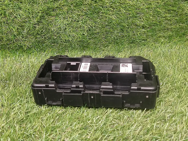 BMW 3 F30 F35 F31 (2012 - 2018)  9389069 Блок предохранителей