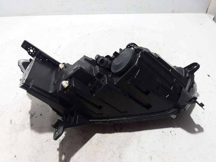 Dacia Sandero (2016 - )  260608545R Передняя фара