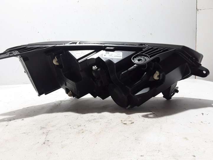 Dacia Sandero (2016 - )  260608545R Передняя фара