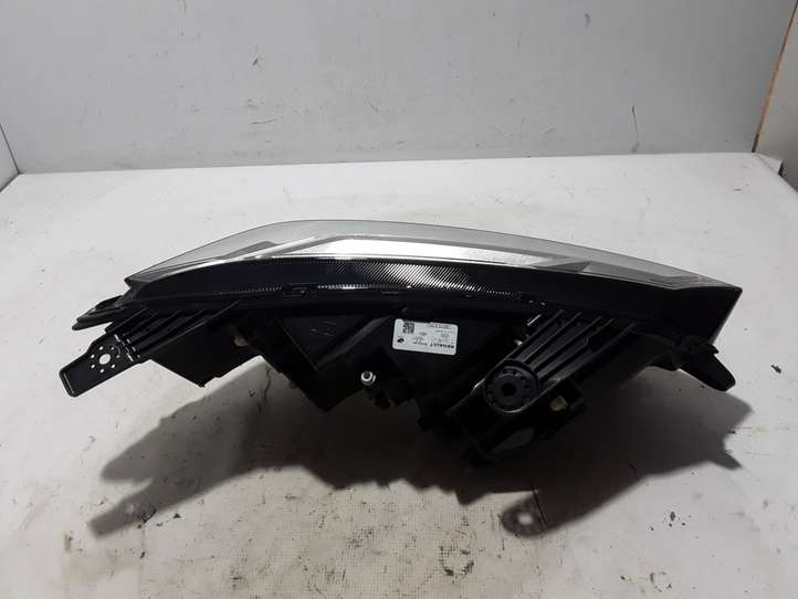 Dacia Sandero (2016 - )  260608545R Передняя фара