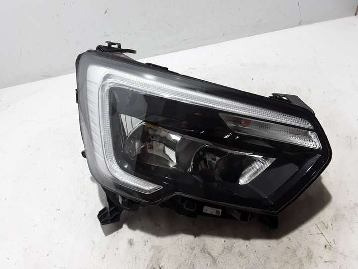 Renault Master III (2010 - )  260105567R Передняя фара