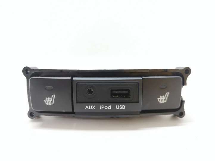 961201J000 Hyundai i20 (PB PBT) USB jungtis