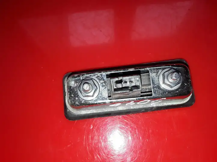 Skoda Yeti (5L) (2009 - 2012) 5J0827229 Кнопка закрытия крышки багажника — фото 2