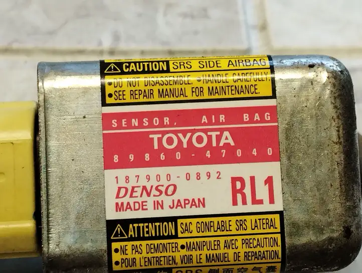Toyota Prius (XW20) (2003 - 2009) 8986047040 Датчик удара SRS — фото 2