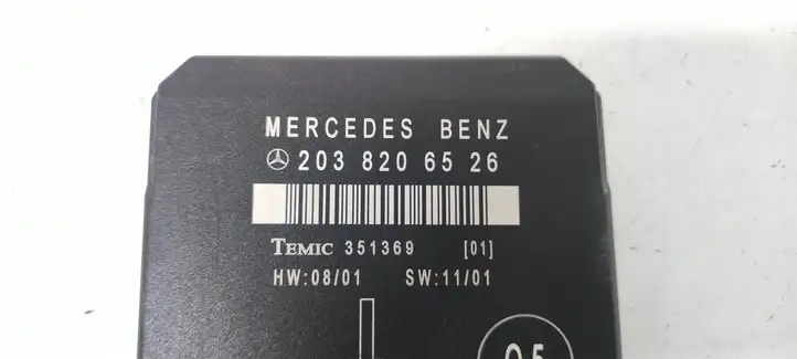 Mercedes-Benz C W203 (2000 - 2007) 2038206526 Блок управления дверью — фото 4