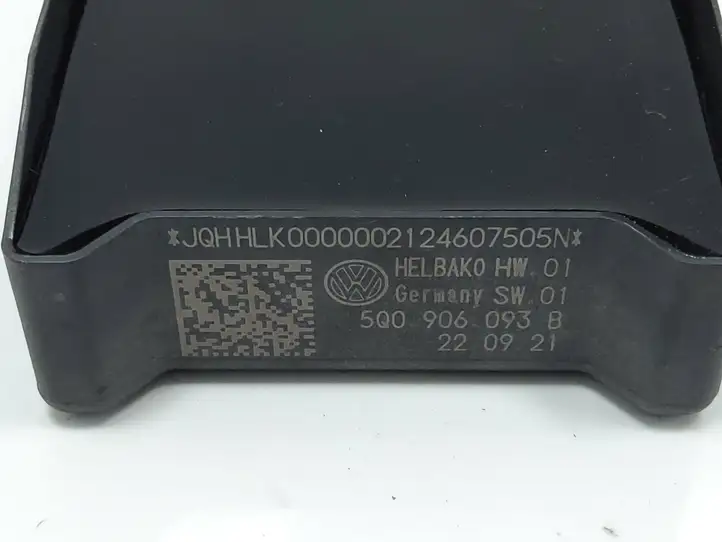 Audi A3/S3 8V (2012 - 2016) 5Q0906093B Блок управления топливным насосом — фото 2