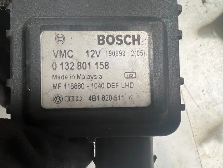 Audi A6 S6 C5 4B (1997 - 2001) 4B1820511K Двигатель задвижки потока воздуха — фото 3