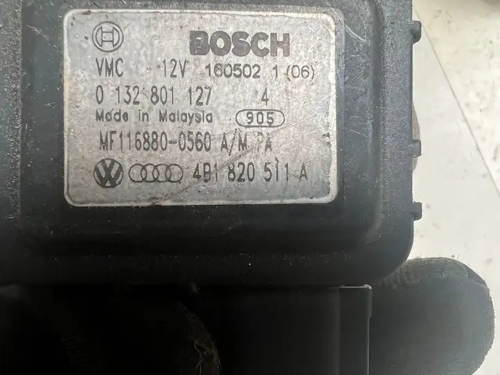 Audi A6 S6 C5 4B (1997 - 2001) 4B1820511A Двигатель задвижки потока воздуха — фото 2