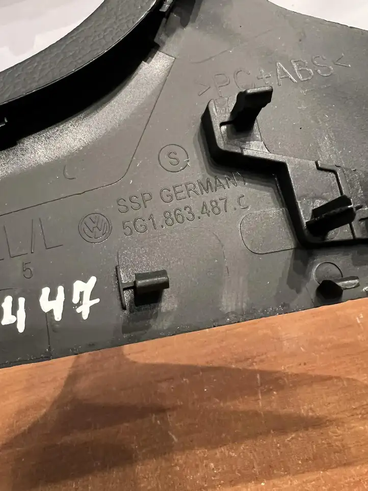 Volkswagen Golf VII (2013 - 2019)  5G1863487 Другая внешняя деталь