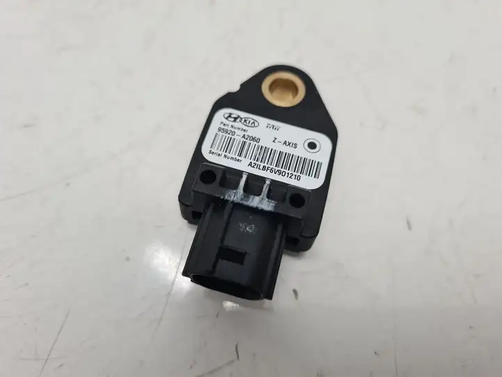 Kia Ceed (2015 - 2018) 95920A2060 Датчик удара SRS — фото 1
