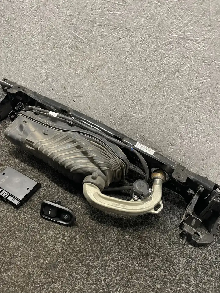 BMW 5 G30 G31 (2016 - ) 6888018 Комплект буксировочного крюка — фото 2