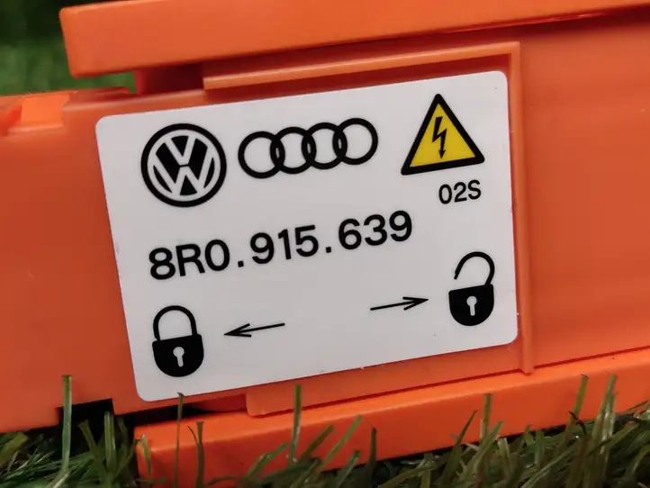 Volkswagen Jetta VI (2011 - 2018) 8R0915639 Аккумулятор гибридного / электрического автомобиля — фото 2